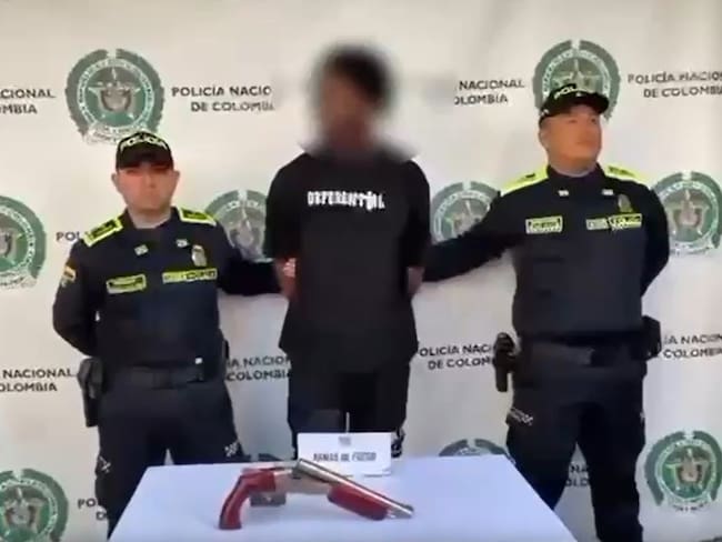 Tras salir de la cárcel fue sorprendido llevando oculta una escopeta por las calles de Bogotá