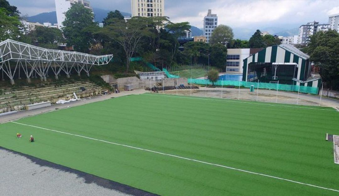 Una de las obras es la remodelación de la cancha de fútbol de la Uniquindío