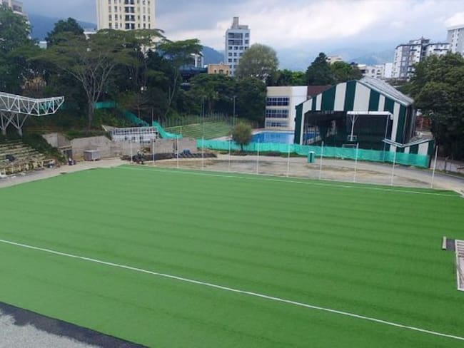 Una de las obras es la remodelación de la cancha de fútbol de la Uniquindío
