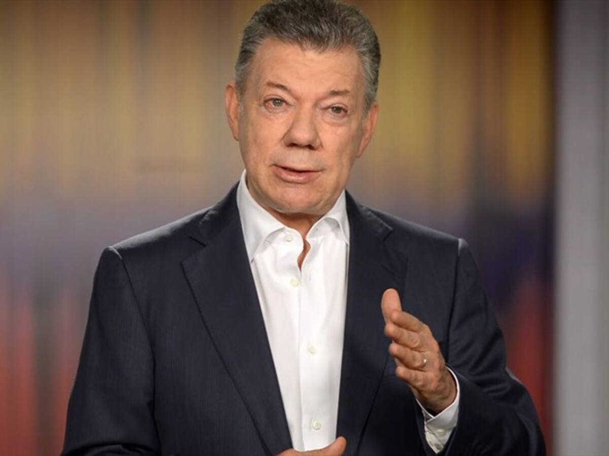 Los invito a que vivamos esta nueva jornada democrática en paz: Santos