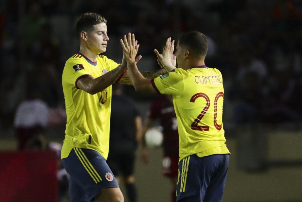 James Rodríguez dejó el campo de juego por Juan Fernando Quintero.