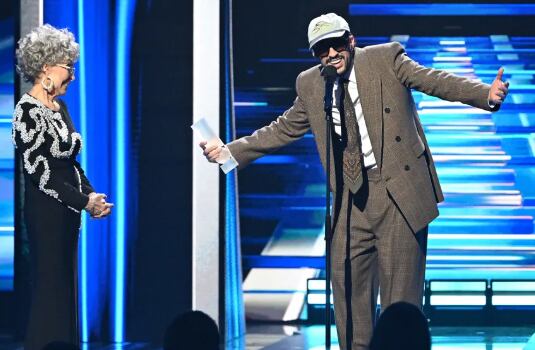 BAD BUNNY PREMIOS BILLBOARD CREDITOS PAGINA BILLBOARD