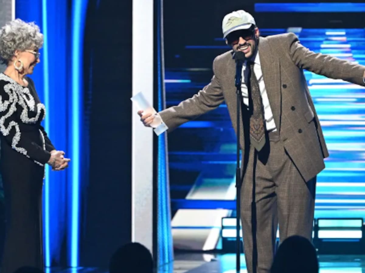 Bad Bunny y Karol G arrasan en los Premios Billboard 2025: Colombia brilla en Miami