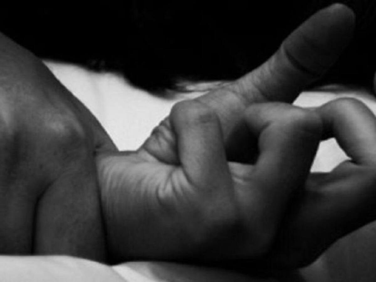 Condenan hombre que violó a joven mientras esperaba transporte