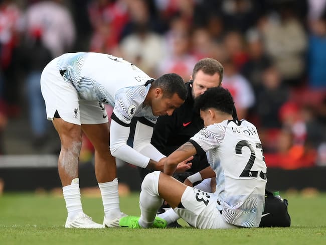 LONDON, ENGLAND - OCTOBER 09: Luis Diaz of Liverpool receives medical treatment before being substituted off during the Premier League match between Arsenal FC and Liverpool FC at Emirates Stadium on October 09, 2022 in London, England. (Photo by Shaun Botterill/Getty Images)