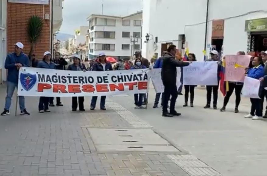 Magisterio protesta frente a la Secretaría de Educación de Boyacá en Tunja / Caracol Radio.
