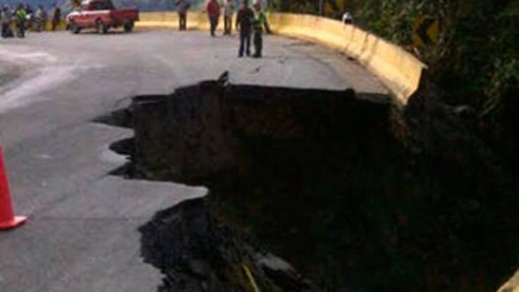 Incomunicado el occidente del país por cierre indefinido de la vía a La Línea