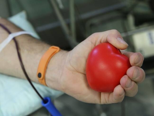 Felipe VI condecoró a uno de los mayores donantes de sangre de España