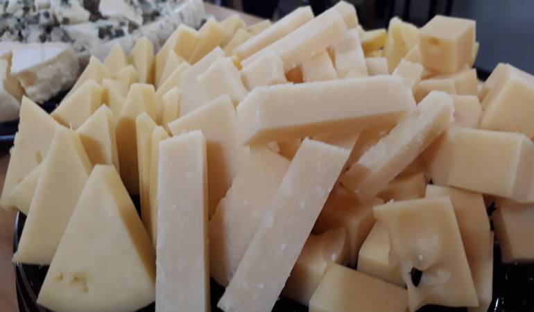 51 marcas participantes y 45 stands. 