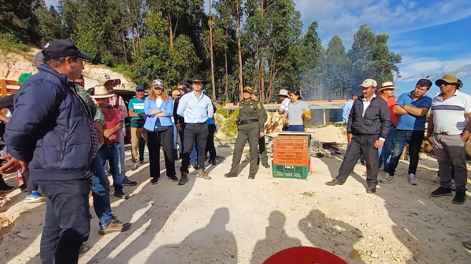 Campesinos exigen al Gobierno el cese de importaciones de cebolla y tomate, mientras preparan una reunión clave con ministerios y solicitan acciones urgentes para proteger la producción local.