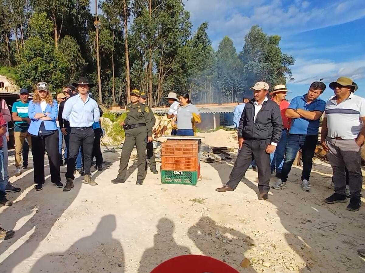 Campesinos protestan por el cese de importaciones de cebolla y tomate