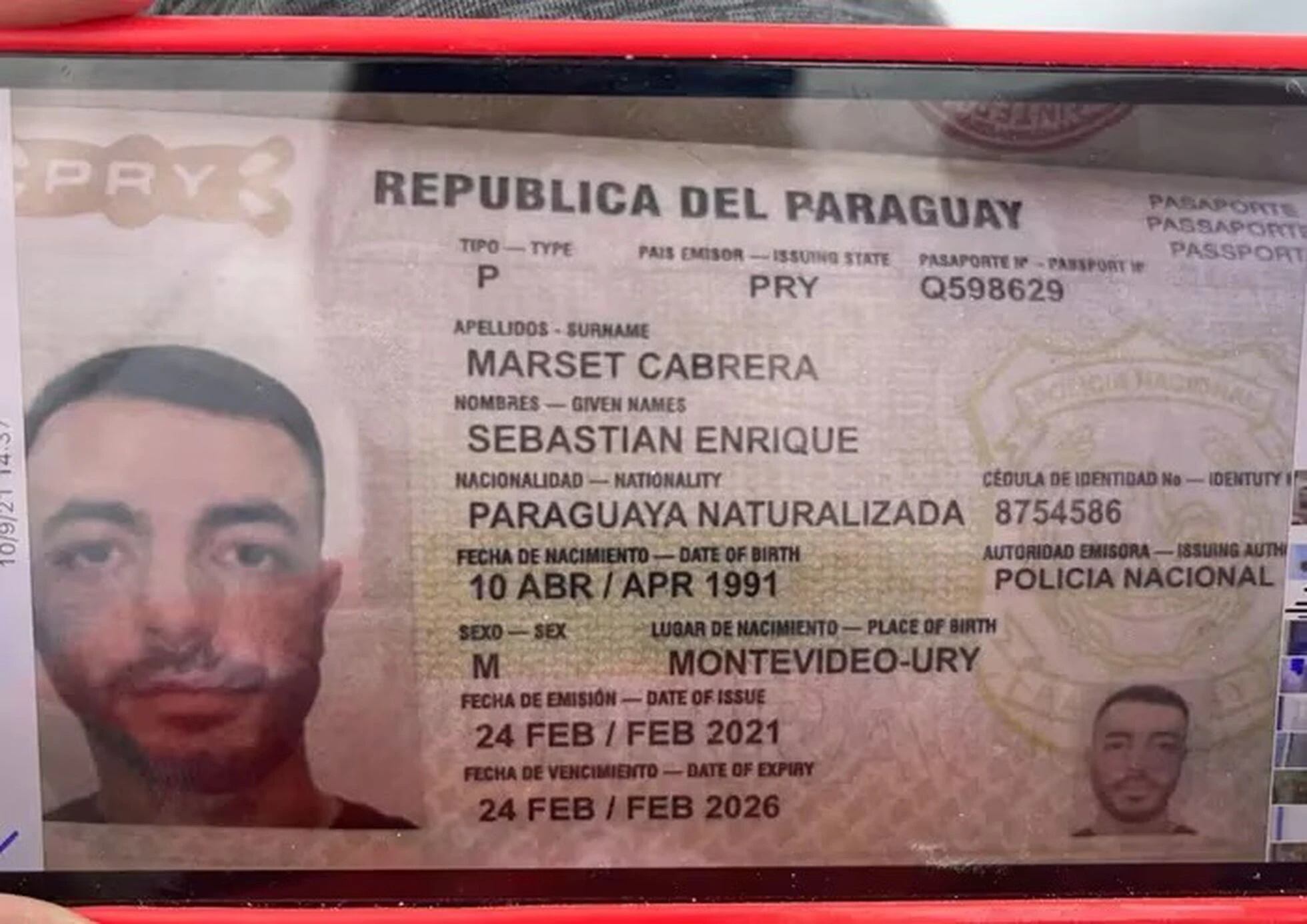 El pasaporte paraguayo falsificado perteneciente a Sebastián Enrique Marset Cabrera.
(Foto:  Cortesía)
