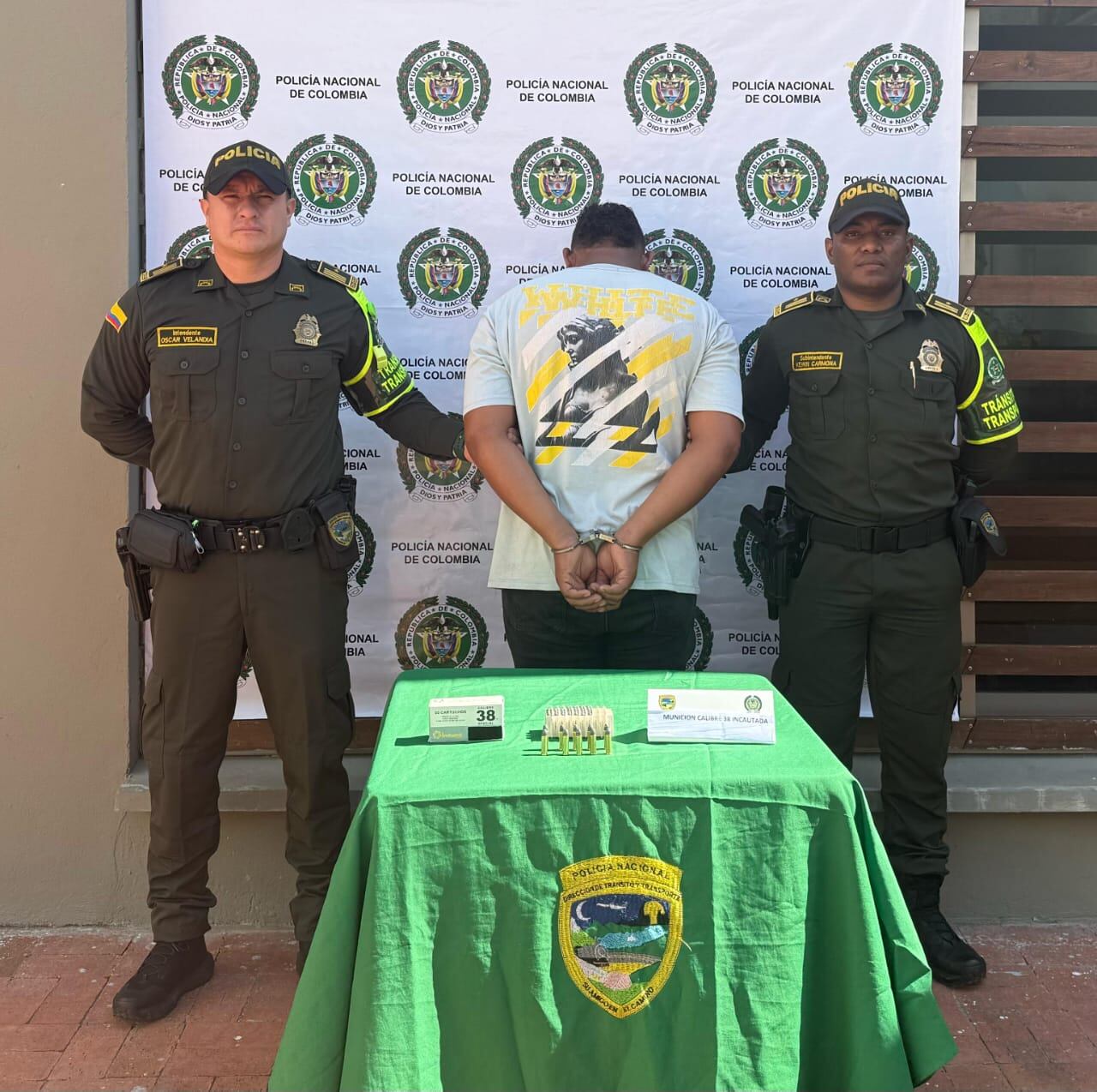 Policía encontró municiones camufladas en máquina de motilar en un bus, en Bolívar