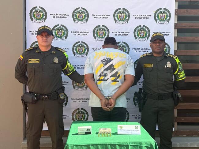 Policía encontró municiones camufladas en máquina de motilar en un bus, en Bolívar