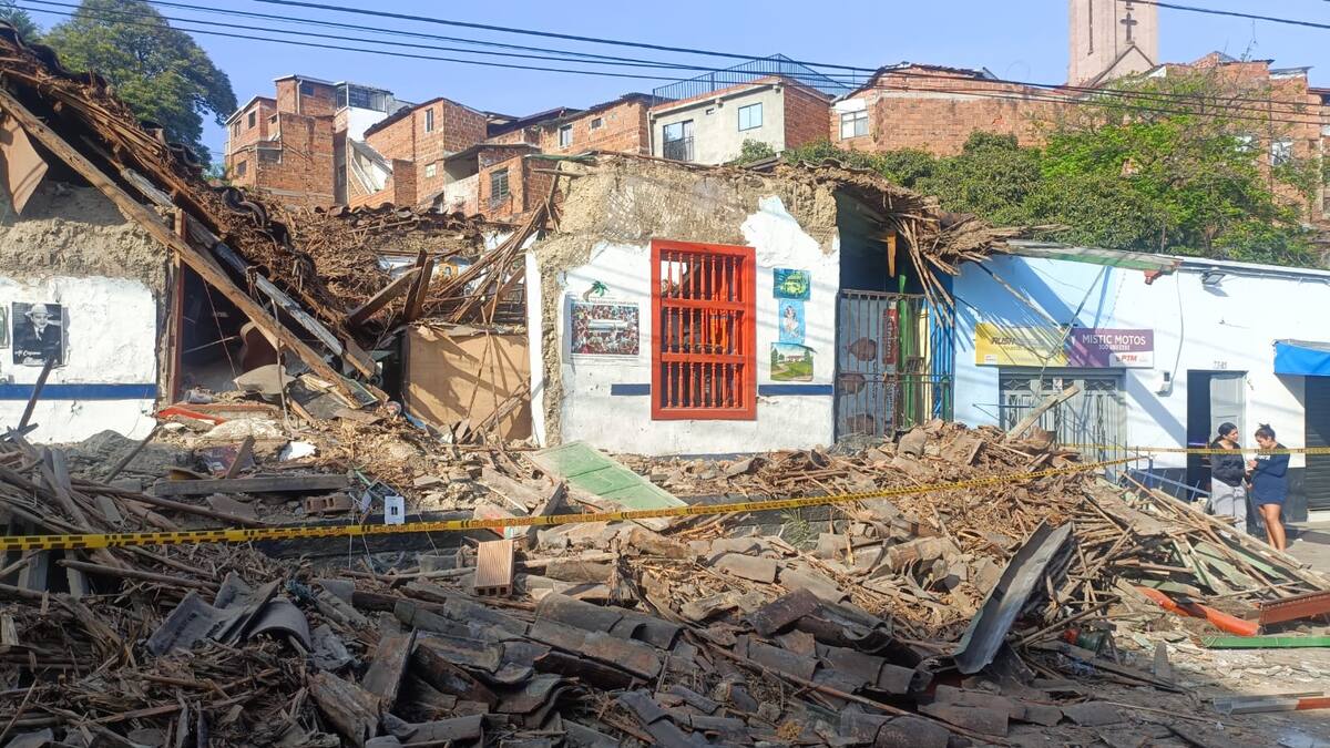 En Medellín una vivienda de tapia colapsó y cuatro personas tienen lesiones leves