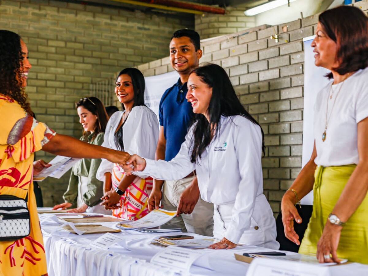 En Bicentenario 79 mujeres se graduaron como maestras de obra