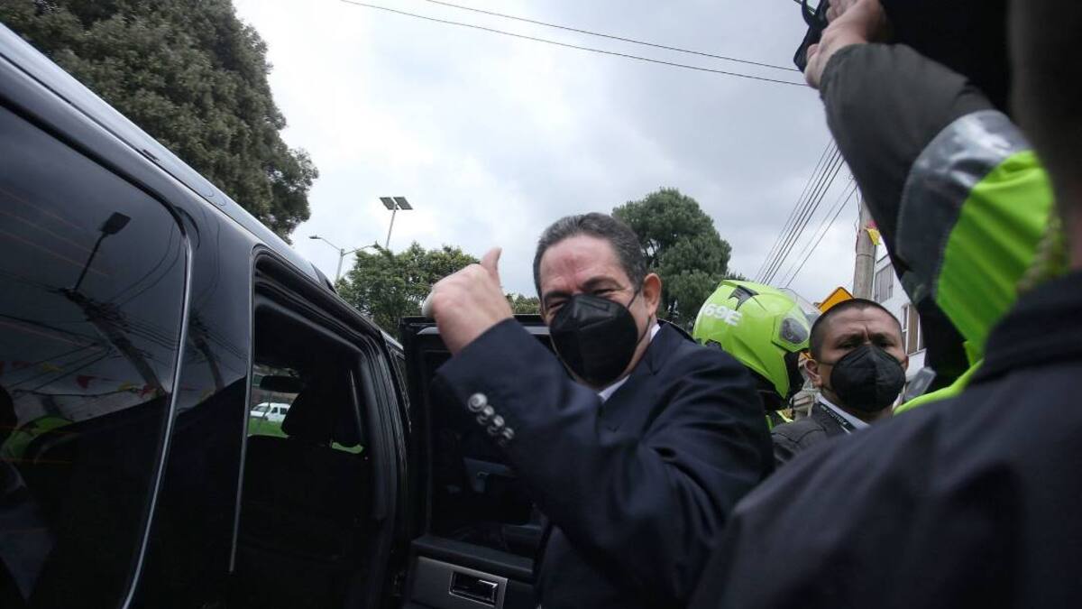 "Saludo la invitación a dialogar": Vargas Lleras a Petro