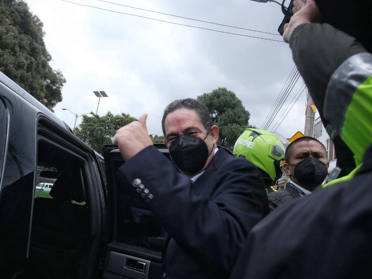 "Saludo la invitación a dialogar": Vargas Lleras a Petro