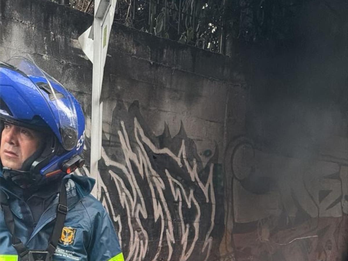 Hombre incendió su motocicleta para evitar procedimiento policial en La Calera