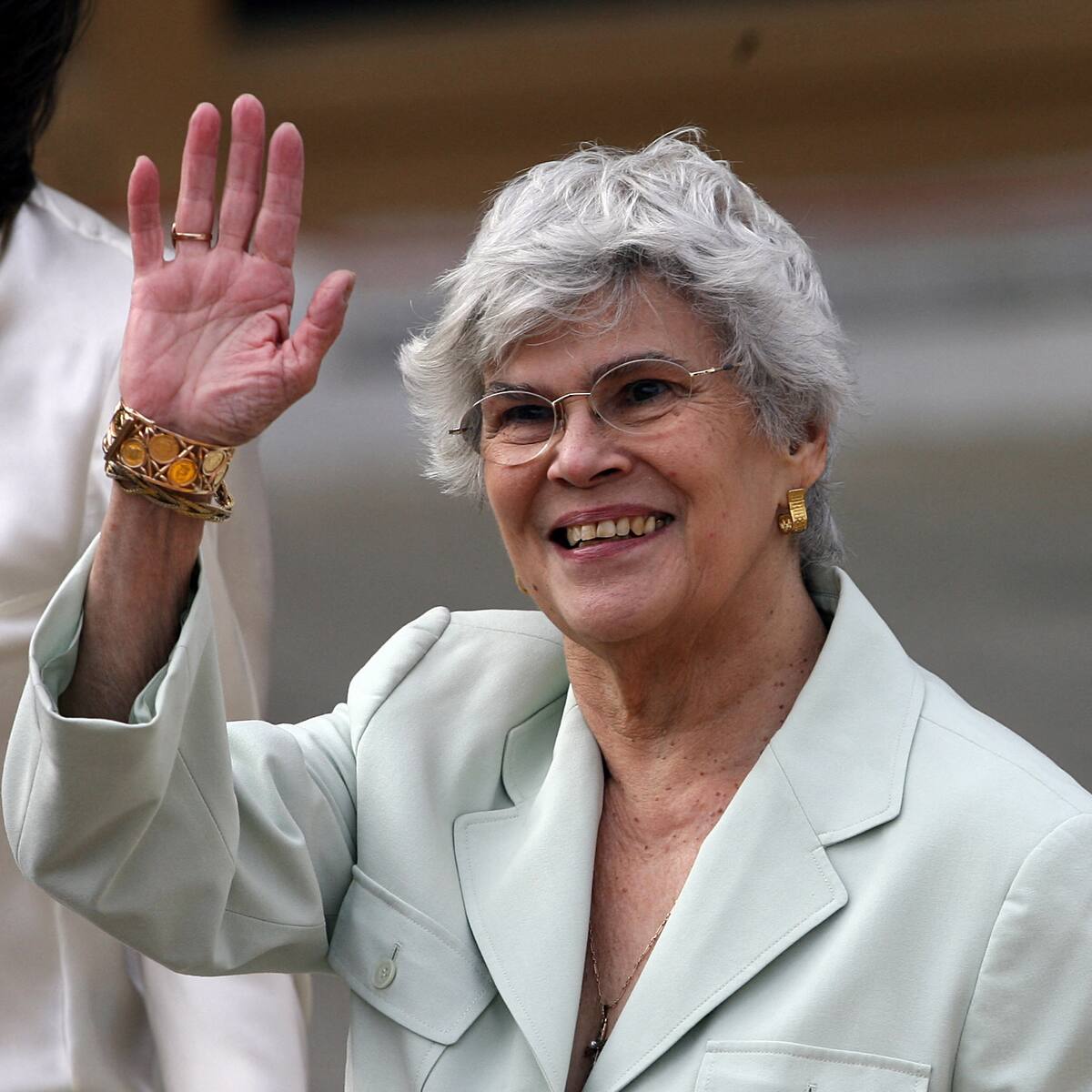 Expresidenta nicaragüense Violeta Barrios es llevada a Costa Rica por problemas de salud