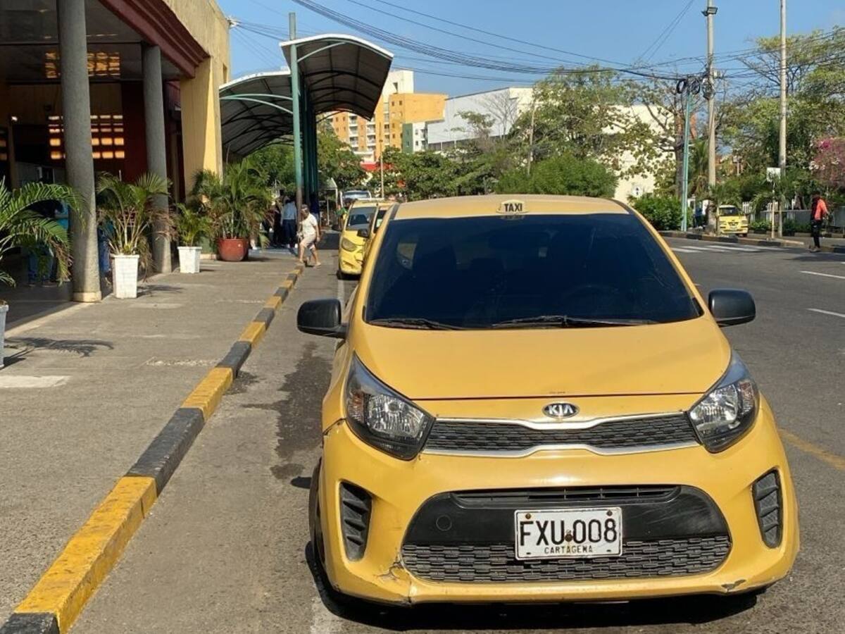 DATT gestiona espacios de estacionamiento para taxistas en la Terminal de Transportes y aeropuerto