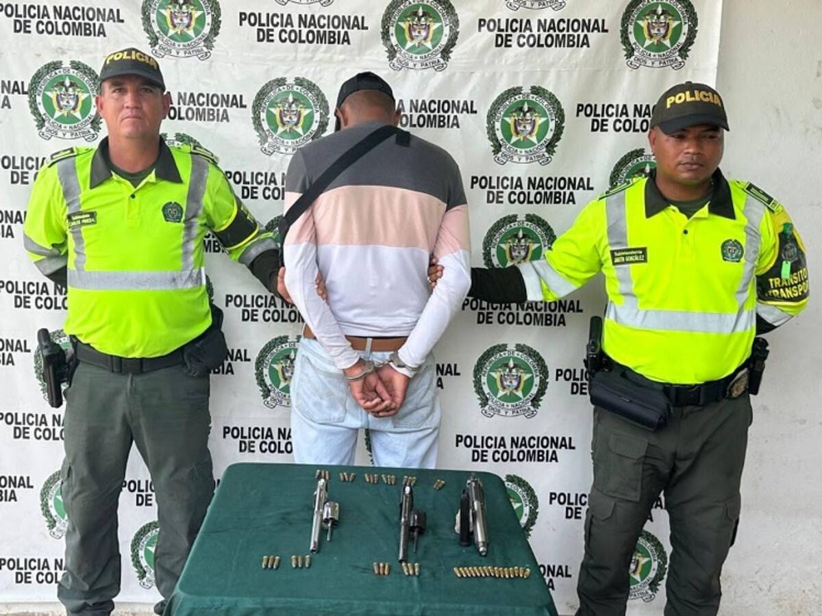 Policía hizo registro personal a un hombre y lo capturó con tres armas de fuego en Bolívar