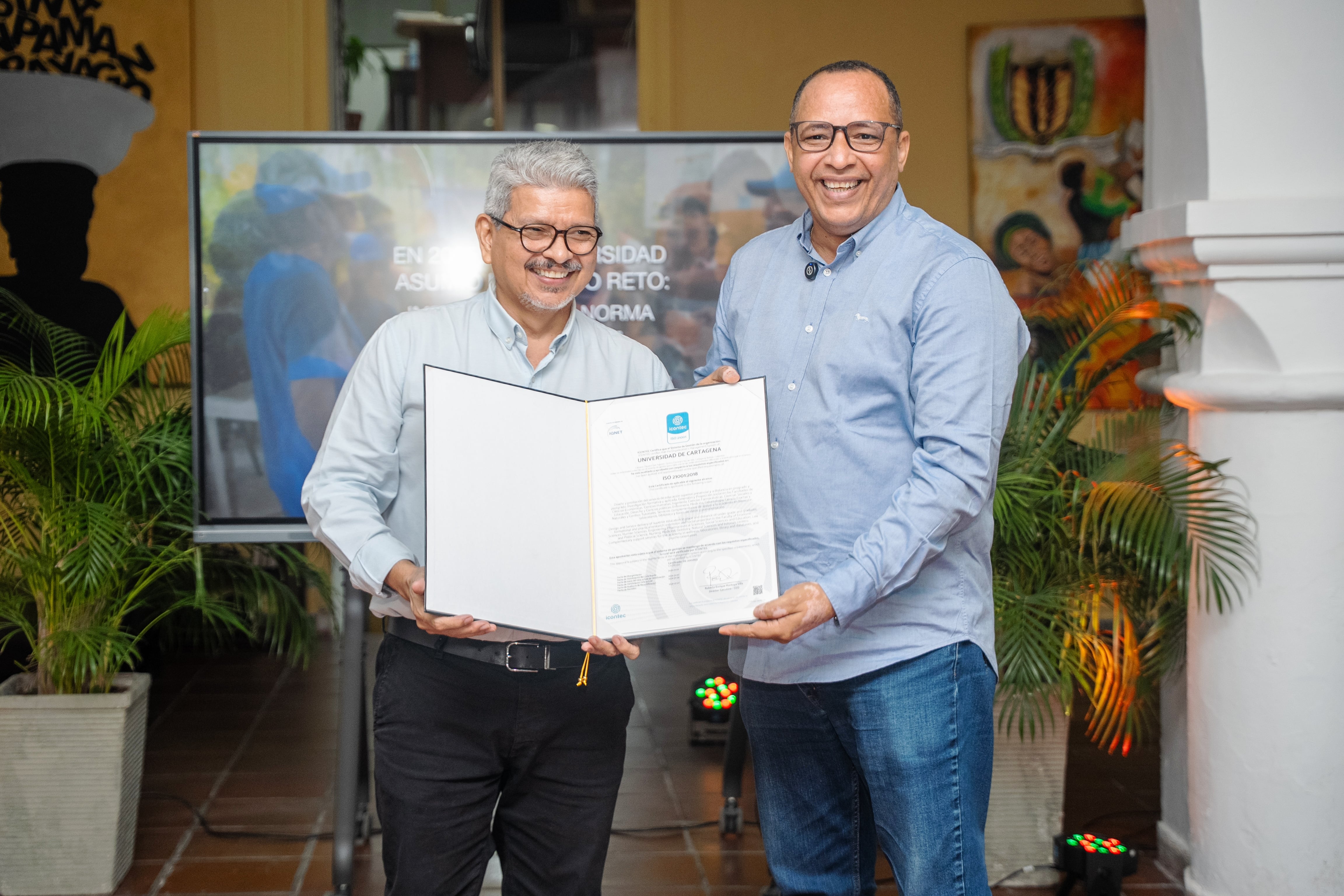 Unicartagena recibe oficialmente la certificación internacional ISO 21001:2018