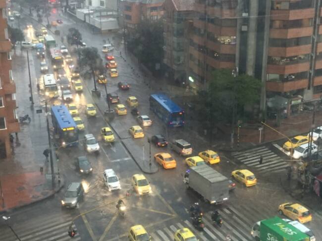 Colapso tráfico en Bogotá por fuerte aguacero