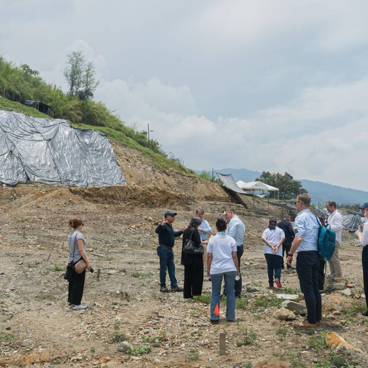 La JEP garantiza recursos para continuar la búsqueda en la escombrera de la comuna 13