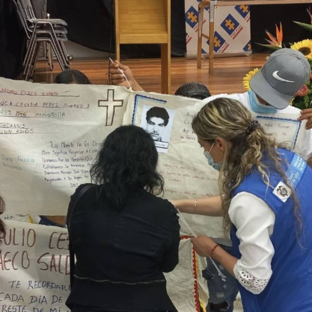 Realizan sepelio simbólico a 73 desaparecidos por el paramilitarismo