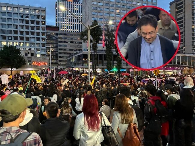 Jóvenes se movilizan en Bogotá para manifestar su respaldo a Iván Cepeda