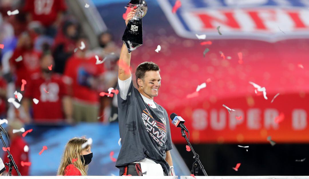 Tom Brady celebra su séptimo título del Super Bowl.