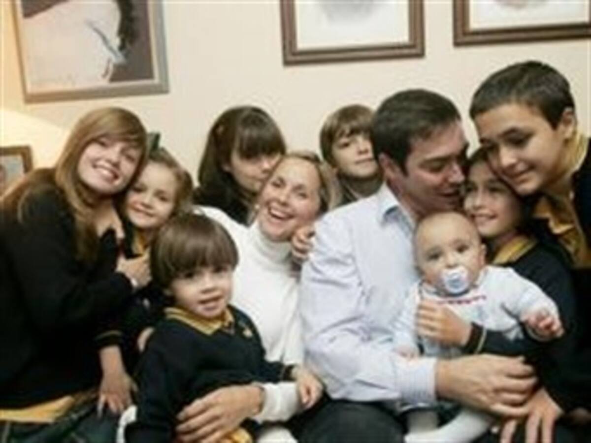 Los Tuyos, Los Míos y Los Nuestros