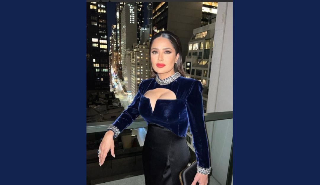Con este escote profundo, Salma Hayek celebró la primera semana del 2022