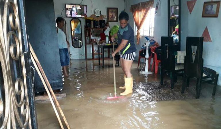 Autoridades brindan asistencia humanitaria.