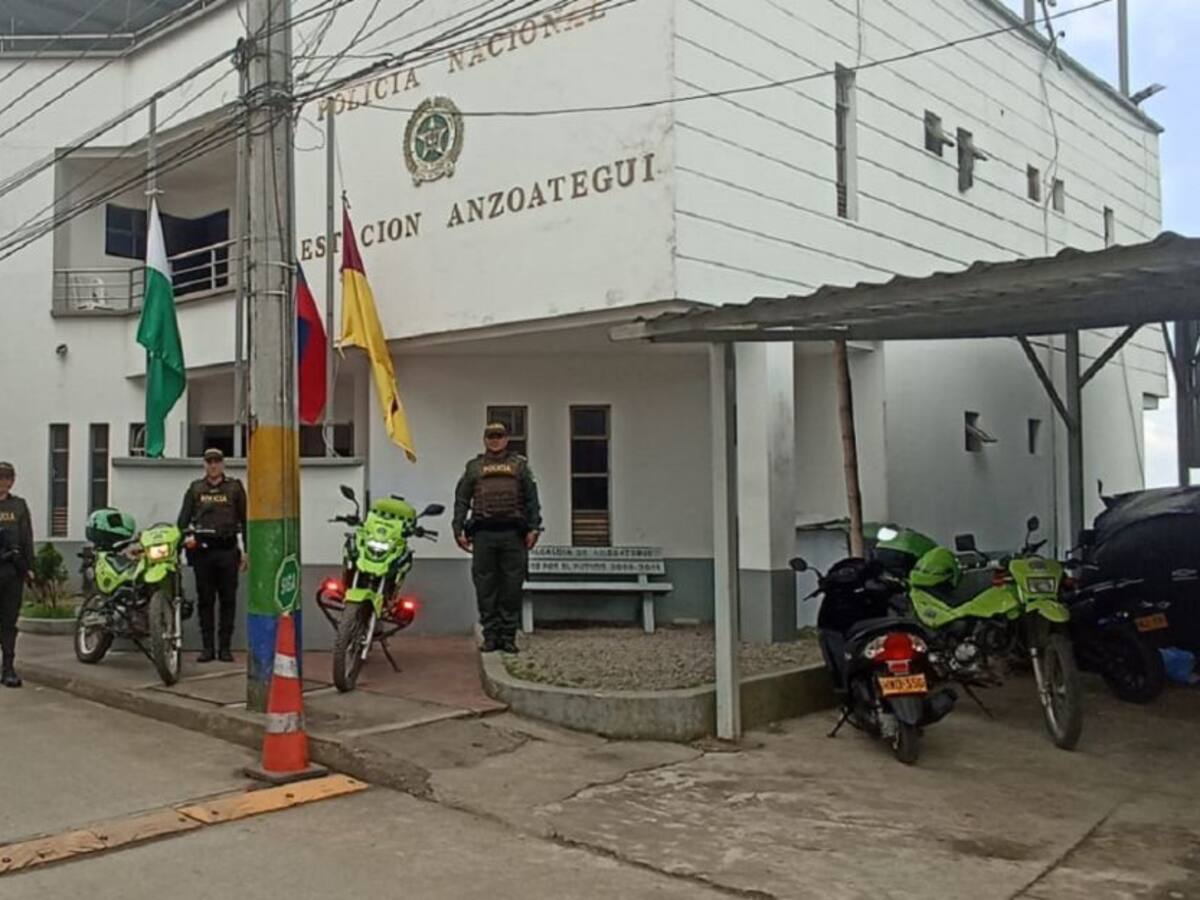 Policía del Tolima rinde homenaje a policías asesinados en el Huila
