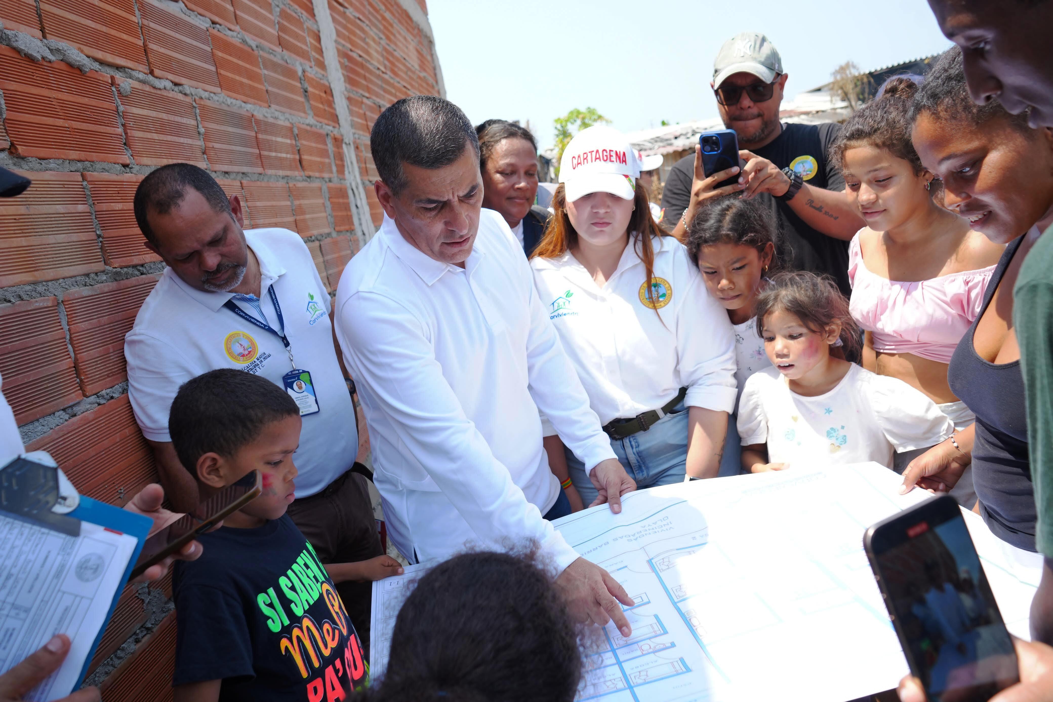Distrito y entes privados donan materiales para ayudar a familias perjudicadas por incendio en Olaya