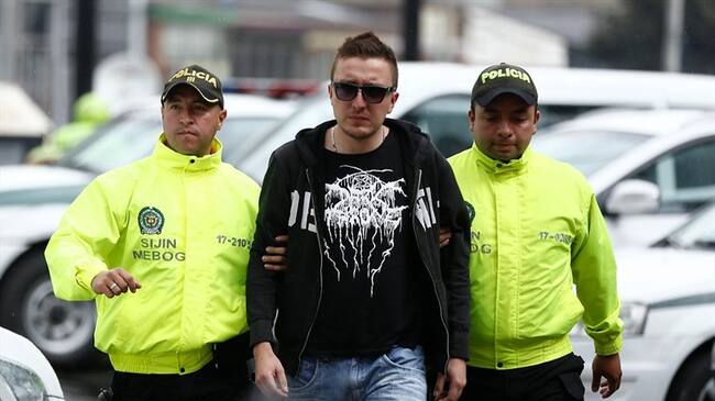 Fabián Vargas, el encapuchado que presuntamente disparó contra agentes del Esmad el domingo en la Plaza de Bolívar durante las marchas por el Día del Trabajo en Bogotá. Foto: Colprensa