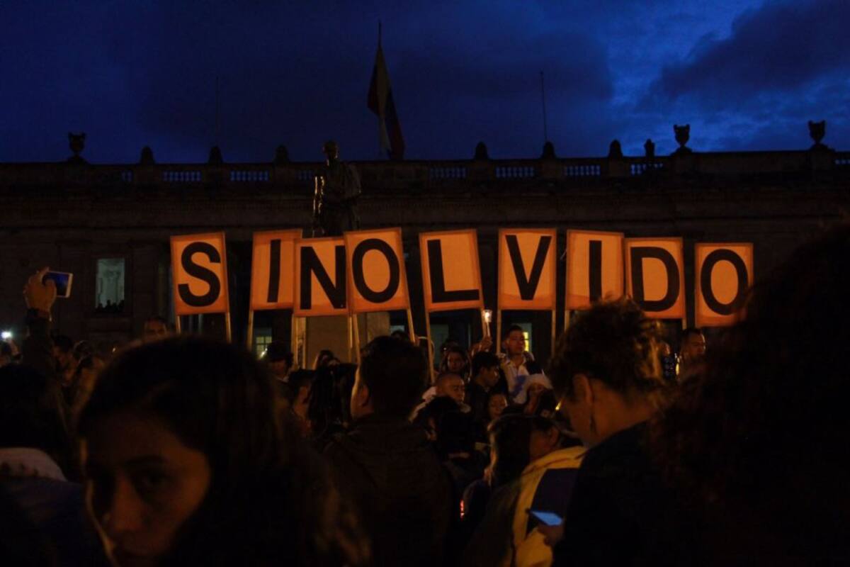 En Bogotá cientos de personas se concentraron en la Plaza de Bolívar.
