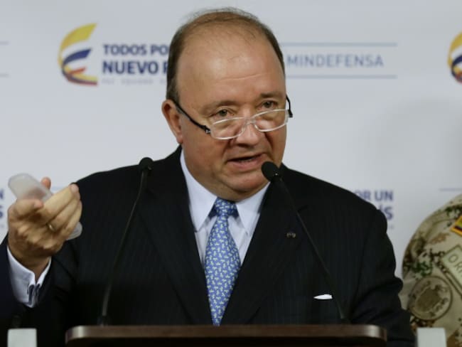Ministro de Defensa: Luis Carlos Villegas.