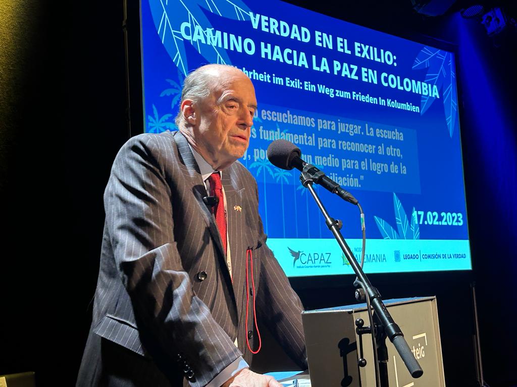 Participación del canciller Álvaro Leyva en el conversatorio ‘Verdad en el exilio: Camino hacia la paz en Colombia’.
(Foto: Cortesía Cancillería)