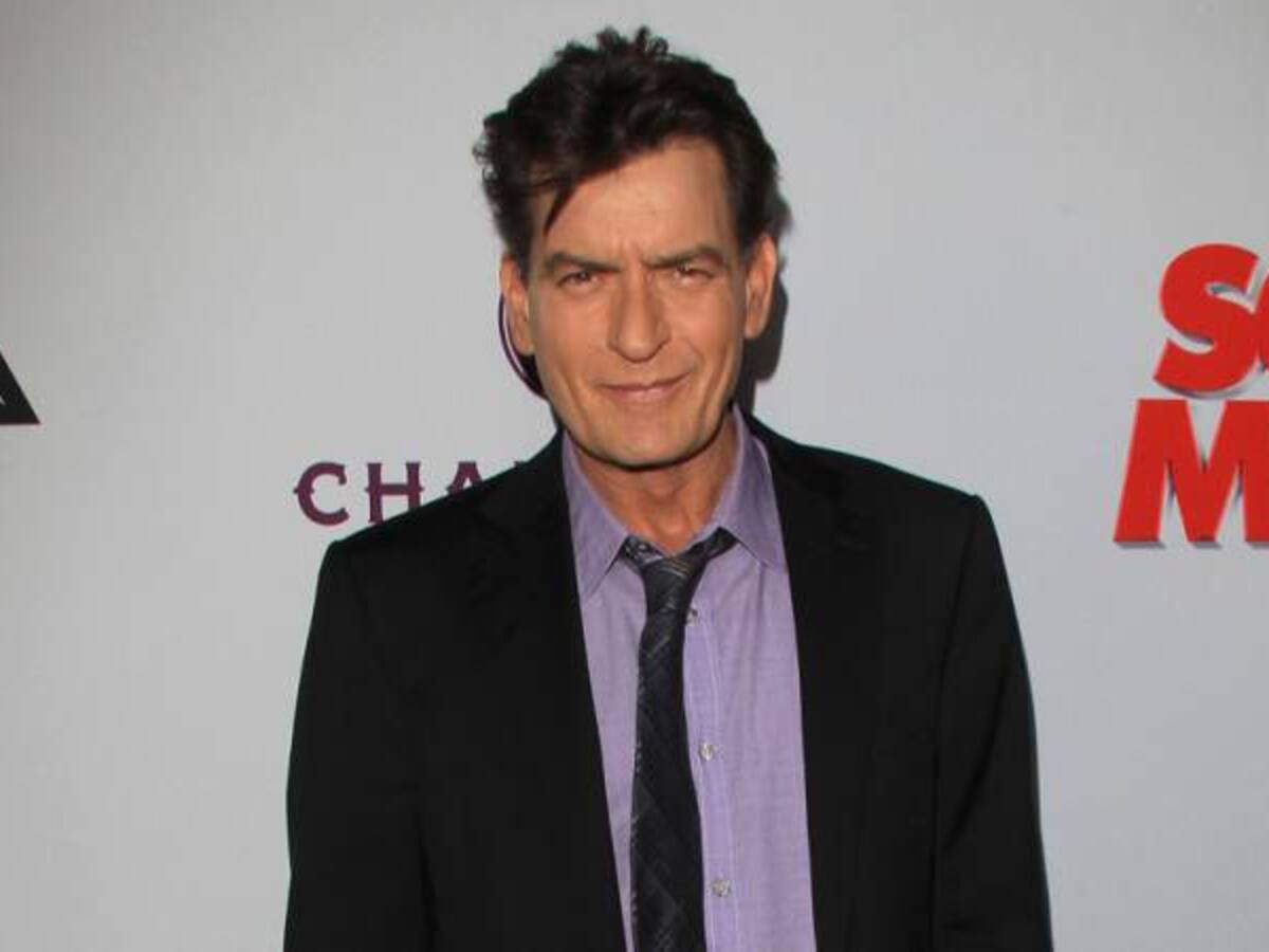 Charlie Sheen enfrentará demanda de su exprometida por el VIH positivo