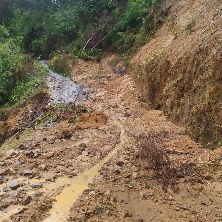 Afectaciones en vías rurales en Abriaquí, Antioquia, por las fuertes lluvias. Foto: Dagran.