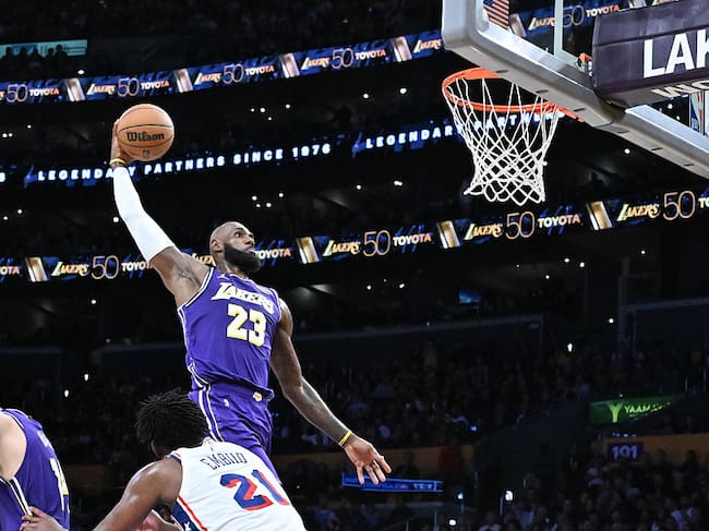 Fin a la novela de LeBron James: jugará para Philadelphia 76ers (Photo by Allen Berezovsky/Getty Images)