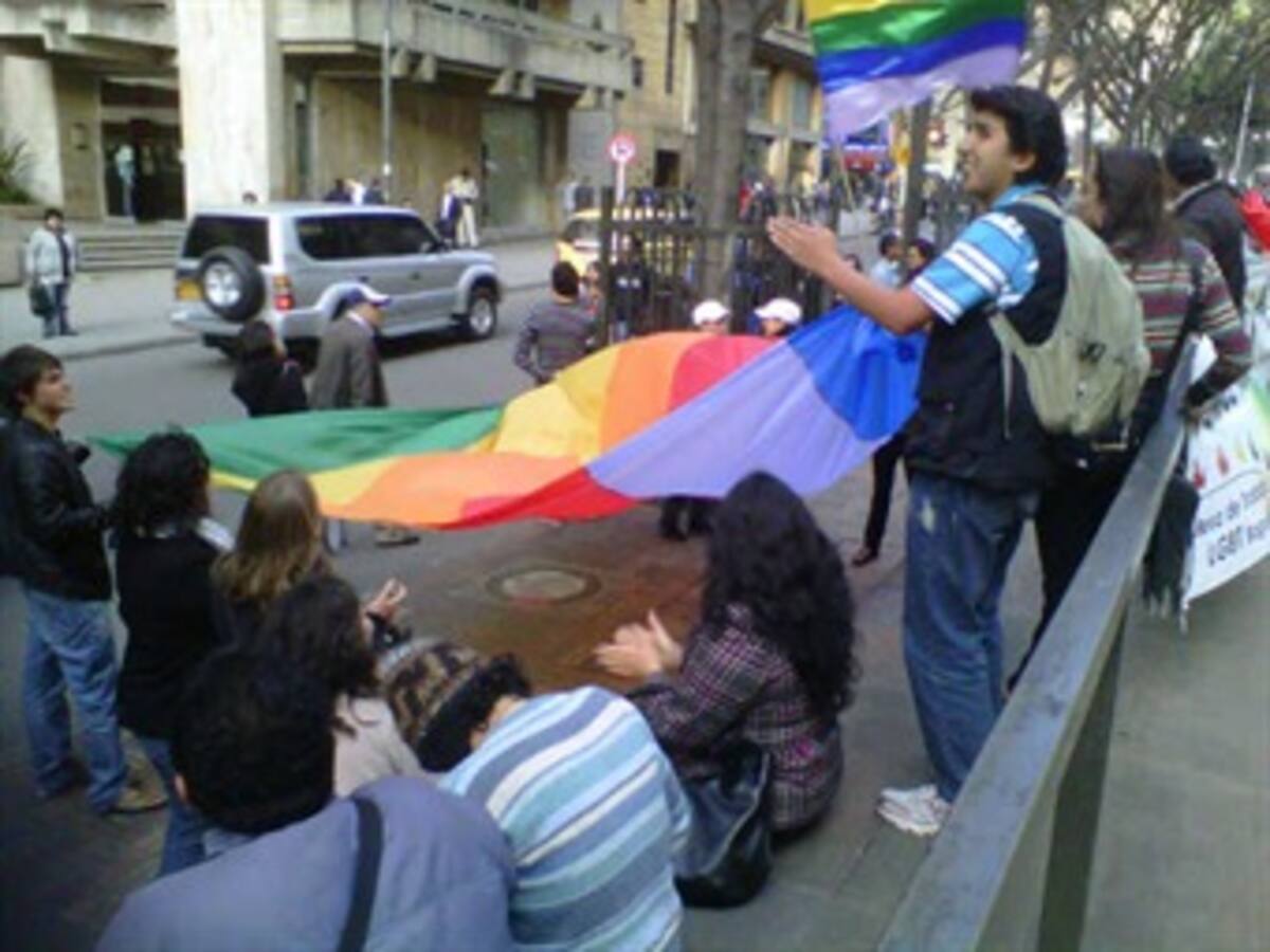 Corte exhorta al Congreso resolver el derecho de familia para parejas homosexuales