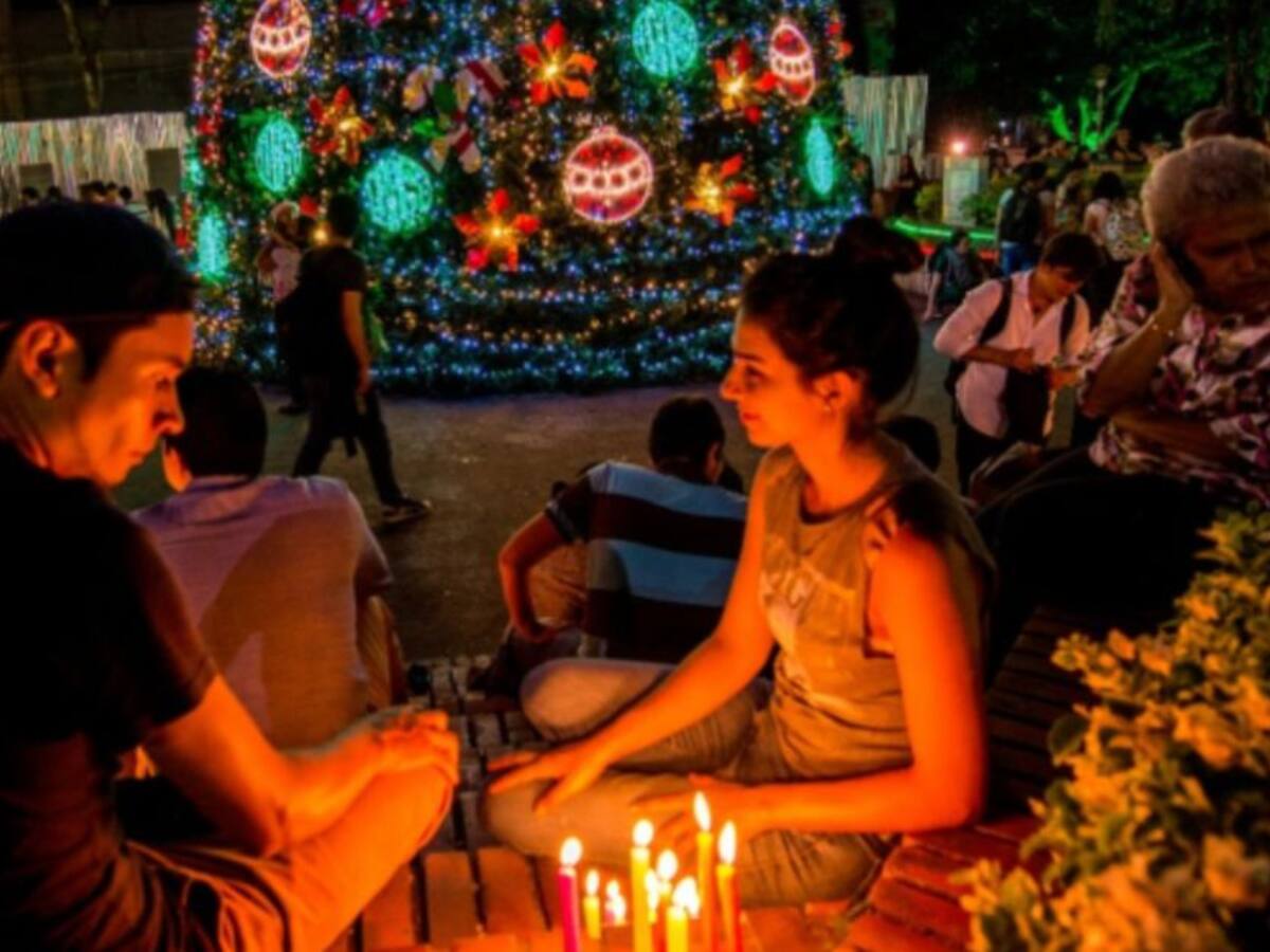 Ante paro en la Uis aprovechan para celebrar navidad
