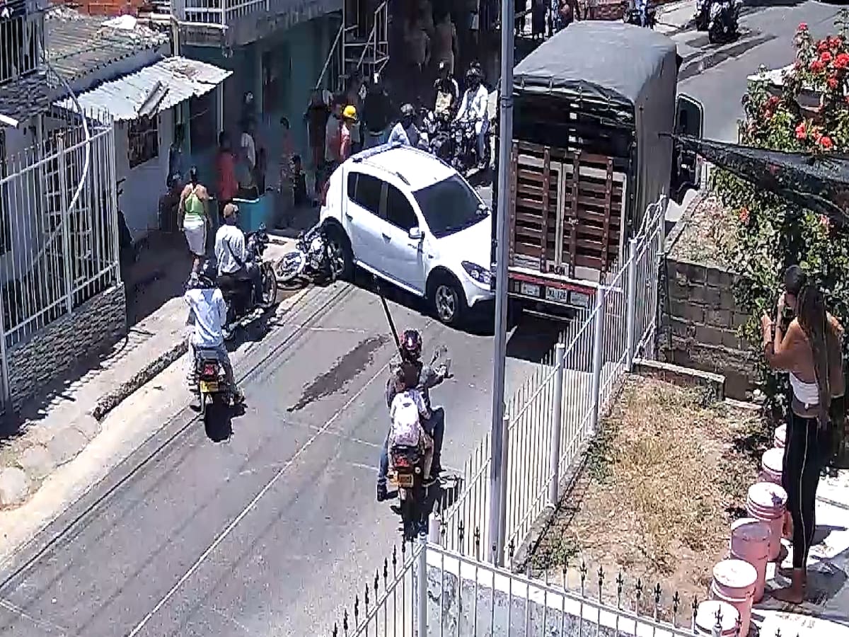 Tres vehículos protagonizaron siniestro vial en el barrio Paraguay: no hubo heridos de gravedad