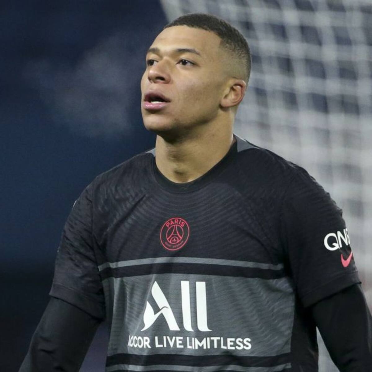 Mbappé se lesionó en músculo aductor y será baja en PSG