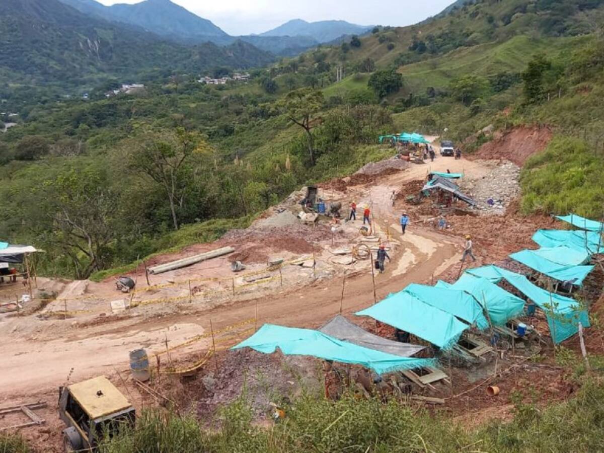 Avanza intervención en la vía Ataco – Planadas afectada por el invierno