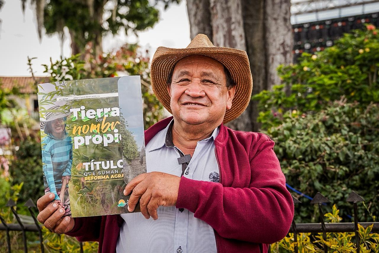 Campesinos y campesinas de Boyacá, se convirtieron en dueños de la tierra que han trabajado por más de 40 años / Foto: Agencia Nacional de Tierras
